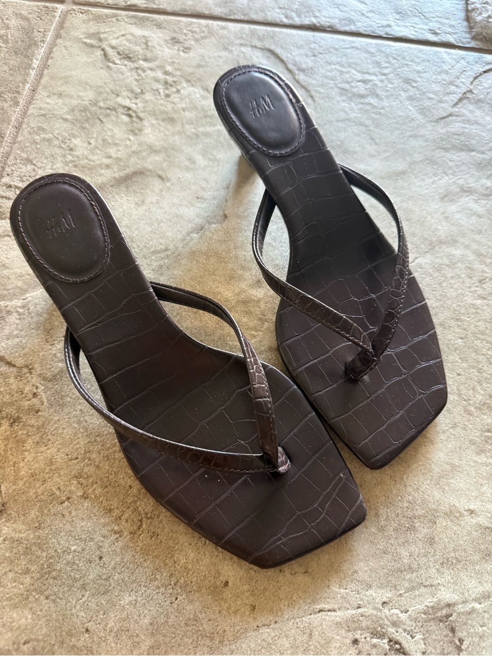 H&M Dark Brown Croc-Embossed Square-Toe Thong Sandals - size 7 euro 38